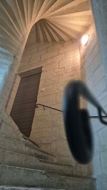 mains courantes forgees immeuble beaucaire